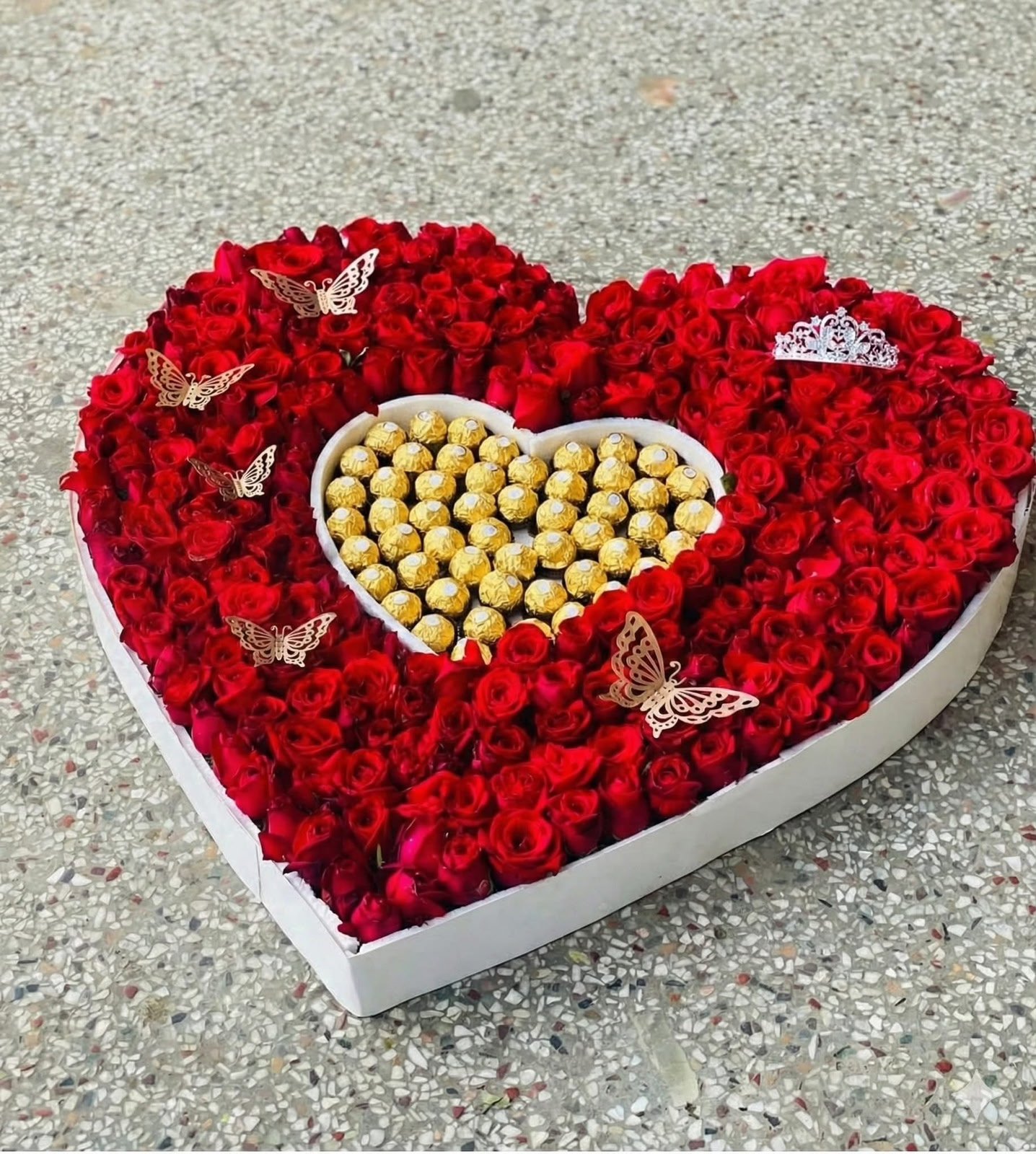 Luxury Heart-Shaped Rose & Chocolate Gift Box