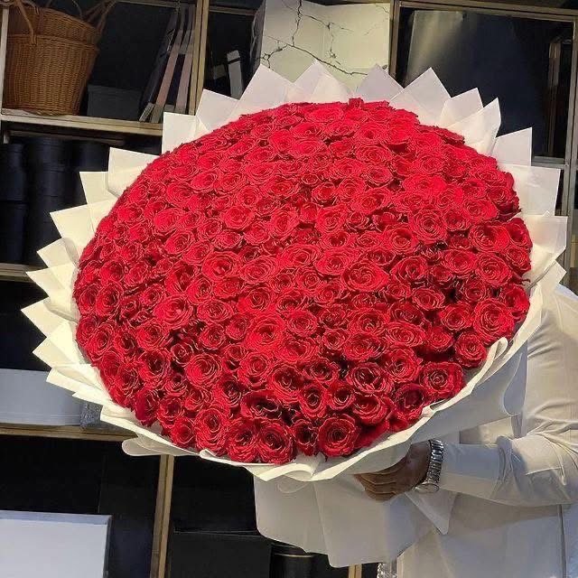 Luxury Giant Red Rose Bouquet